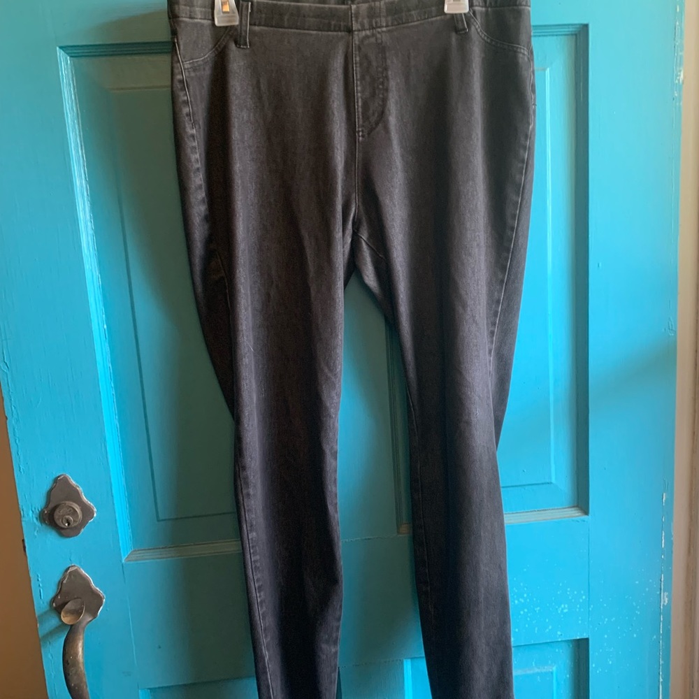 NWOT Black Faded Glory Jeggings - 16/18